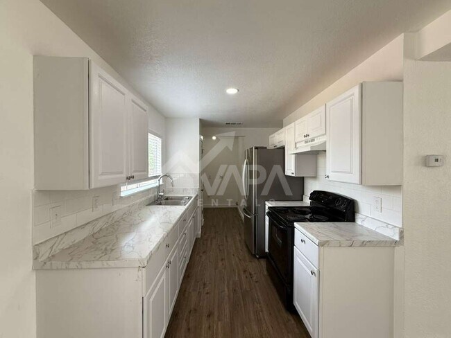 Foto del edificio - 3713 Candlebluff Dr