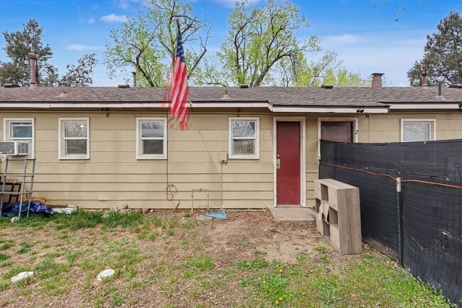 Building Photo - 207 N Santa Fe Ave
