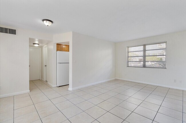 Foto del edificio - Colonial Sunset Apartment Homes