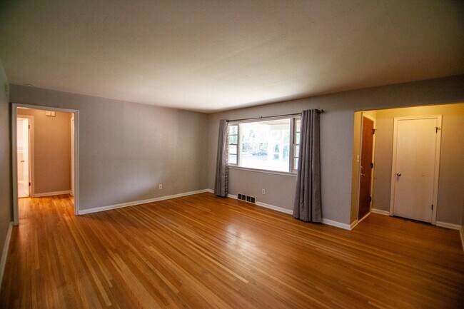 Building Photo - 8322 E Orme St