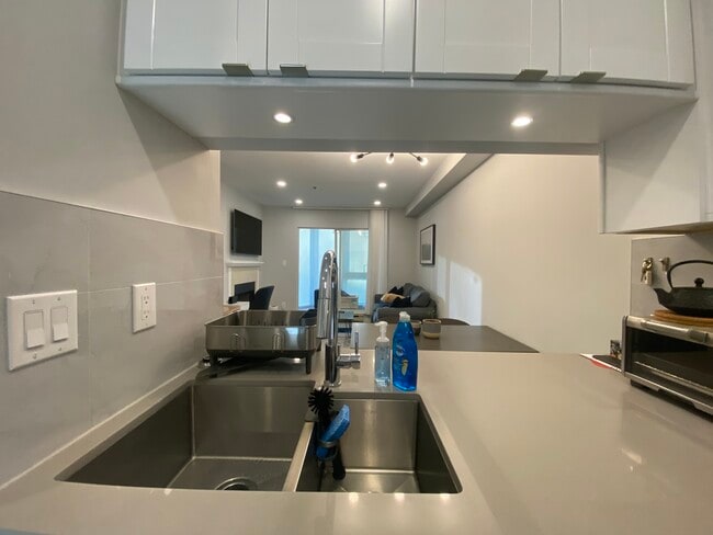 Building Photo - 2238 Eton St