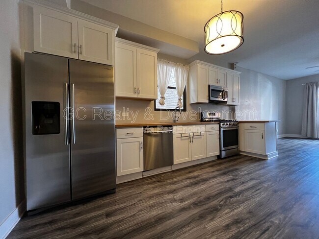 Foto del edificio - 1455 W Augusta Blvd