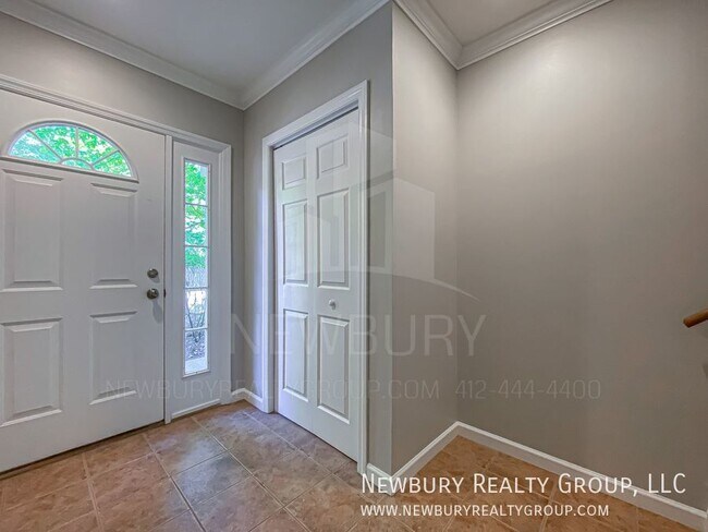 Foto del edificio - Banksville Place: Your Ideal Townhome