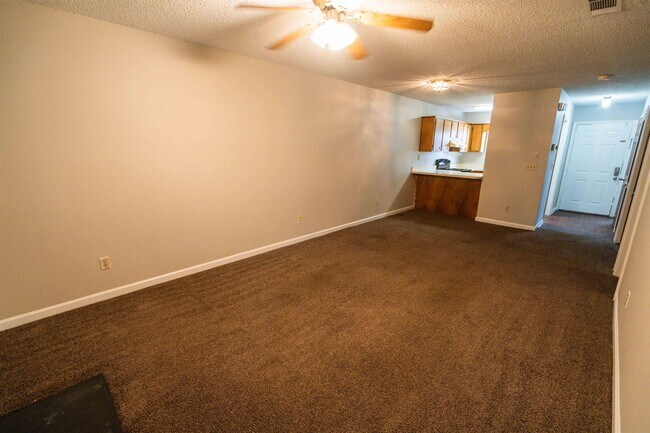 Building Photo - 1101 Greentree Ct