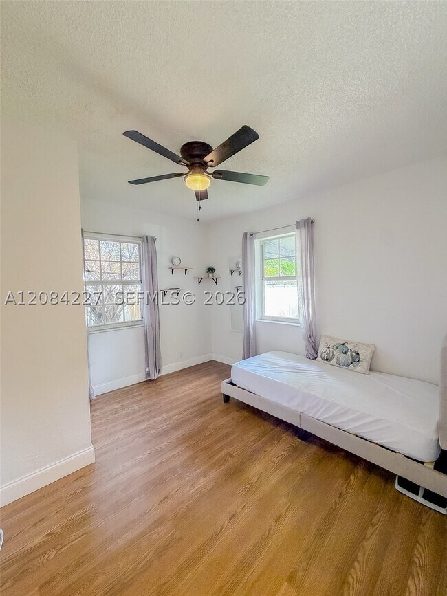Foto del edificio - 2740 Dewey St