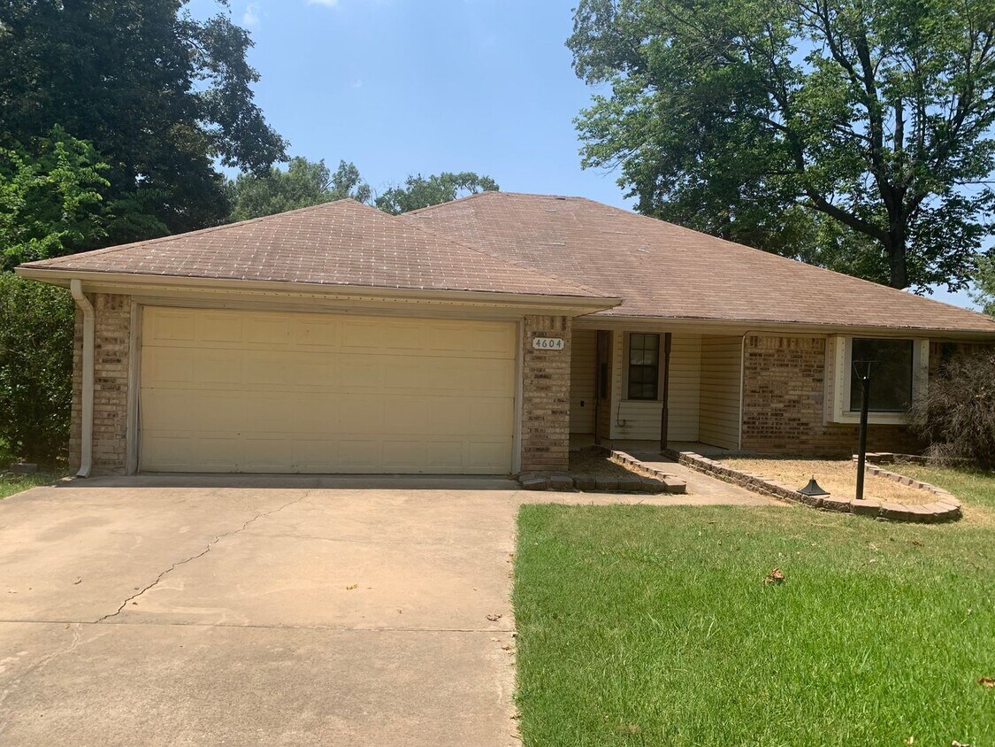Primary Photo - Great 3 bedroom 2 bath home in Benton avai...
