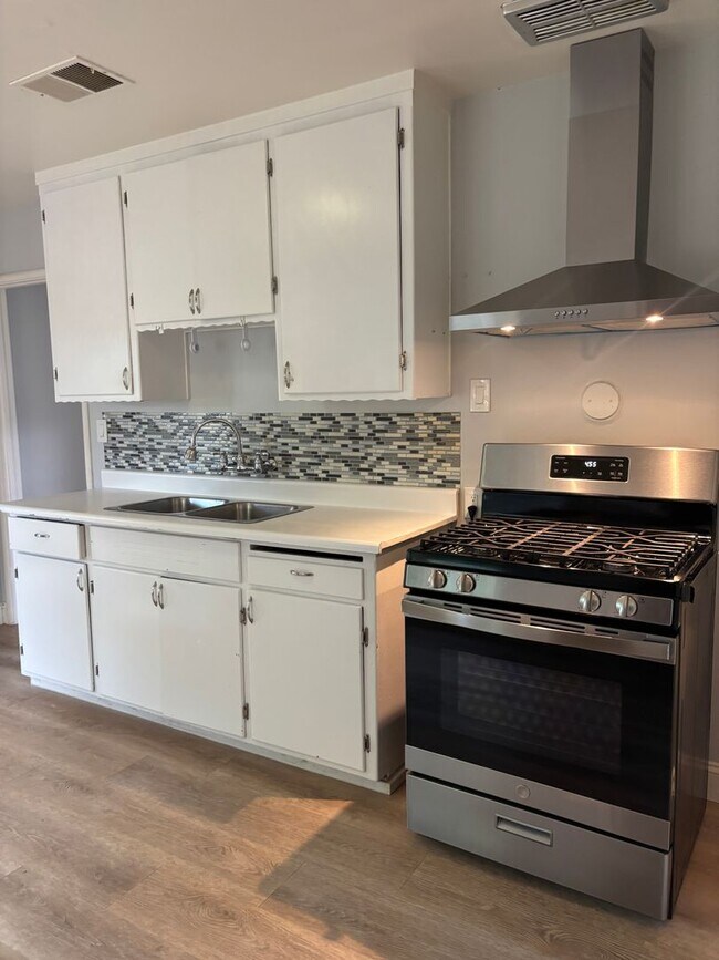 Foto del edificio - PET FRIENDLY 3 BED/1 BATH in Palo Alto Ava...