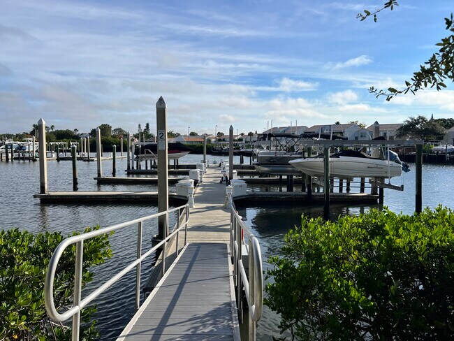 Foto del edificio - 4303 Spinnaker Cove Ln