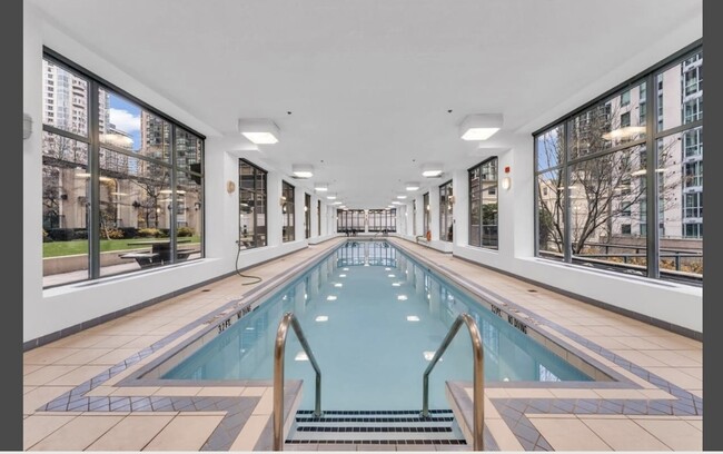 Photo du bâtiment - 1239 W Georgia St