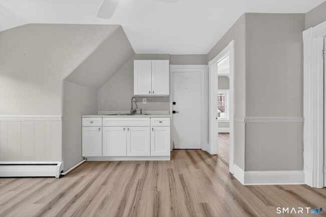 Building Photo - 129 Francis Ave