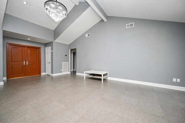 Building Photo - 2027 Fernspray Ln