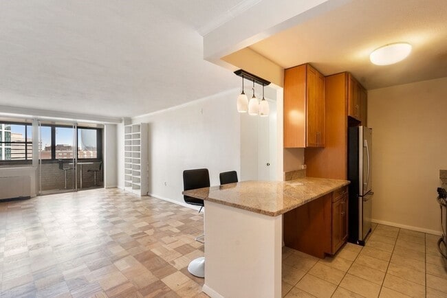 Building Photo - 6 Whittier Pl