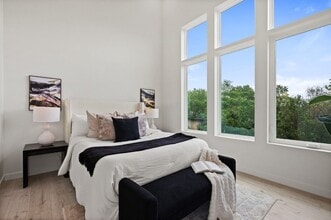 Building Photo - 401 N Bluff Dr
