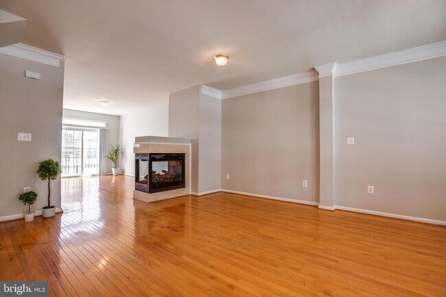 Building Photo - 4673 Carisbrooke Ln