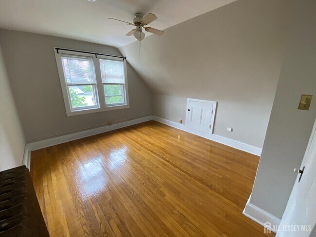 Foto del edificio - 121 Livingston Ave