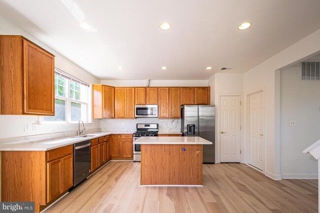Building Photo - 8199 Glade Bank Dr