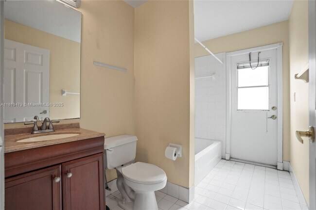 Foto del edificio - 18405 NW 9th Ct