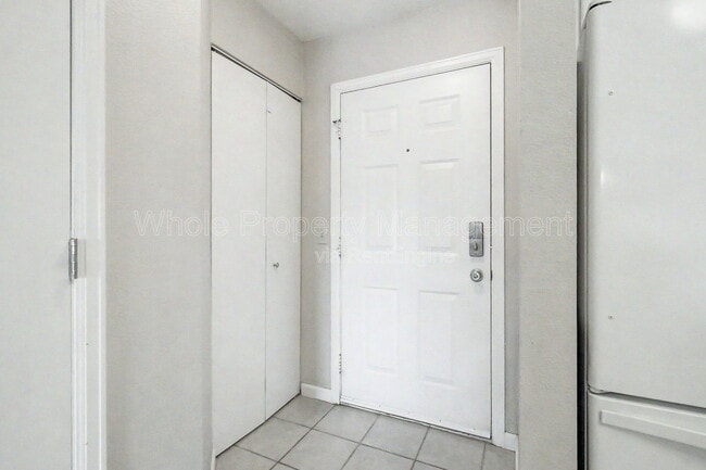 Foto del edificio - 8757 W Cornell Ave