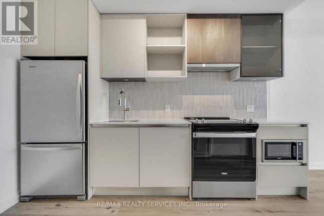 Building Photo - 395 Dundas St W