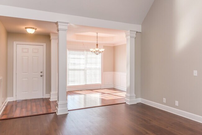 Building Photo - 220 Gatewood Dr