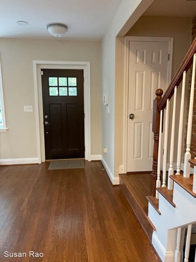Building Photo - 4 br, 3.5 bath House - 614 Franklin St. NE