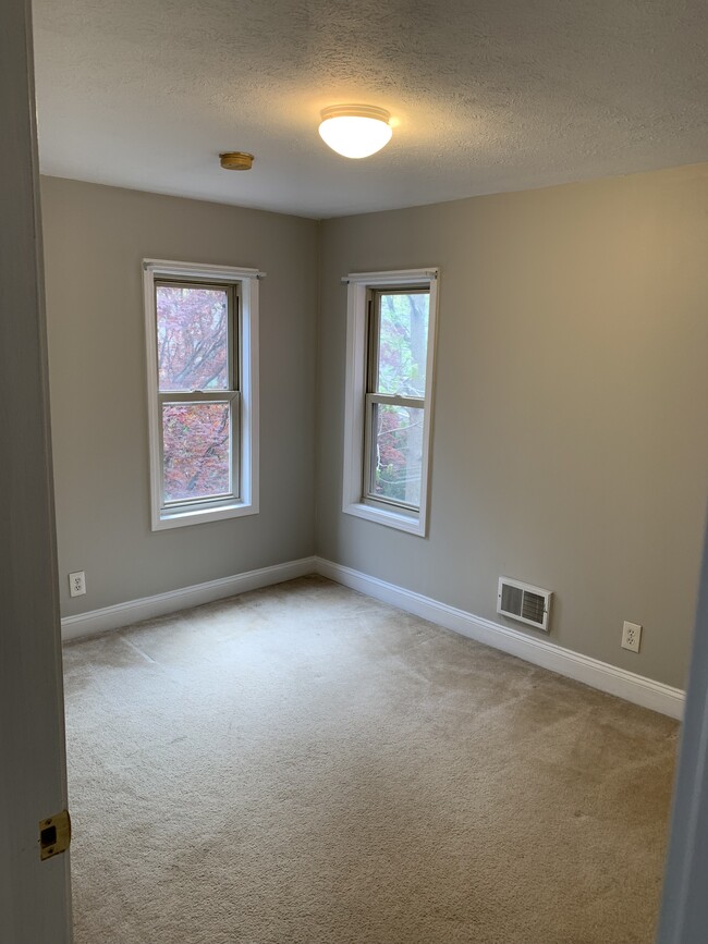 Building Photo - 3305 Woodbine Ave