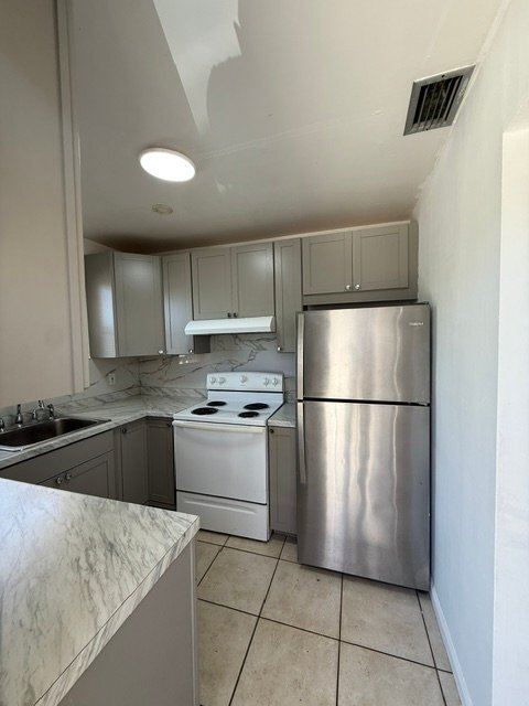 Building Photo - 1020 N 18th Ct