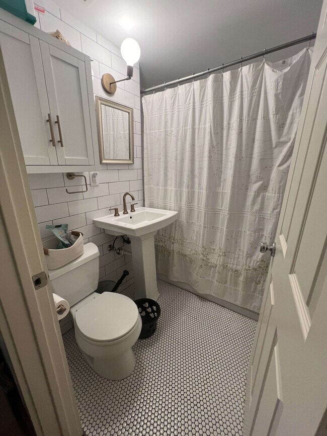 Foto del edificio - 1148 Lott Ave