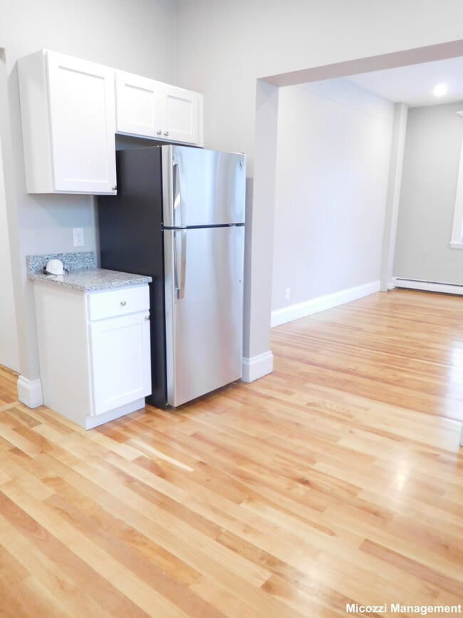 Building Photo - 72 Gardner St