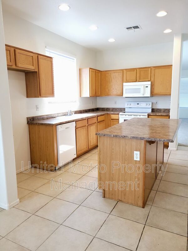 Building Photo - 817 S 120th Ave