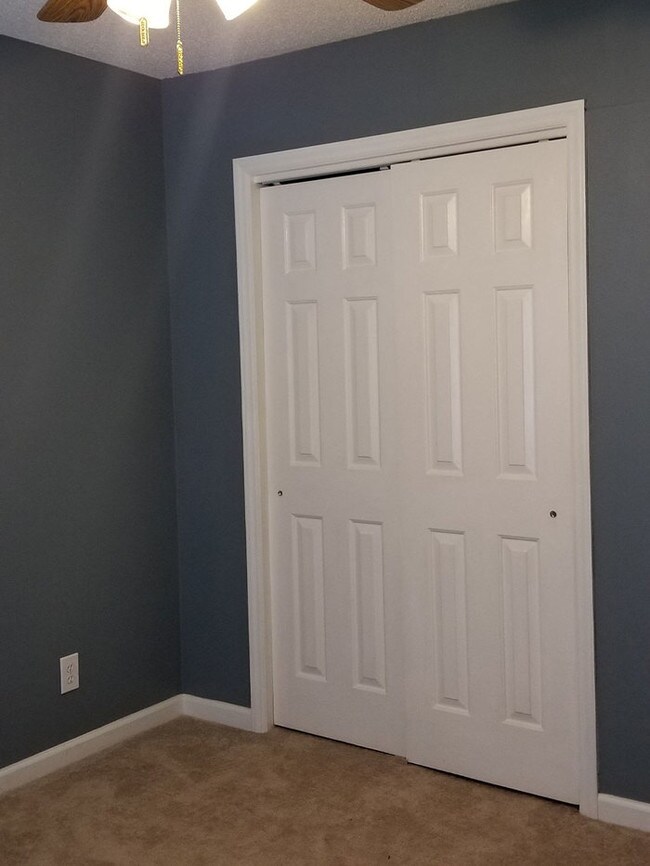 Building Photo - 5404 Bentgrass Dr