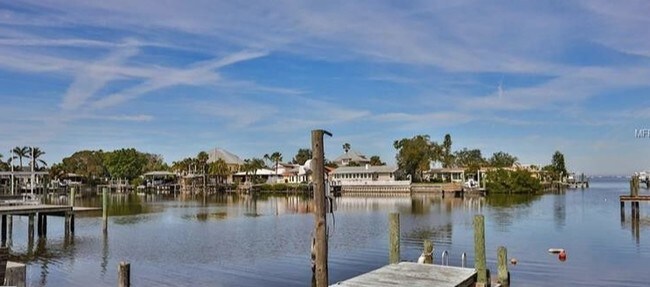  - 408-412 Venetian Dr