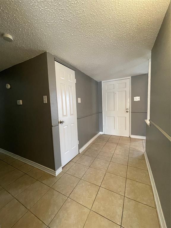 Building Photo - 8802 Linda Vista Dr