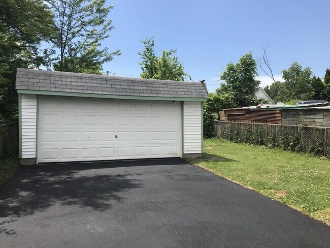 Building Photo - 4686 East 144th Street
