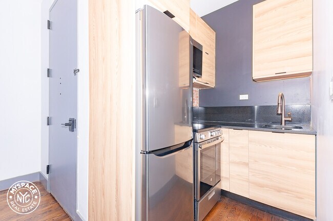 Building Photo - 168 Stuyvesant Ave