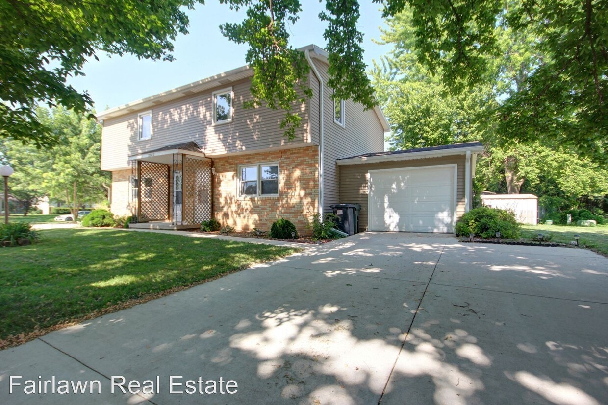 2502 S Vine St, Urbana, IL 61801 House for Rent in Urbana, IL