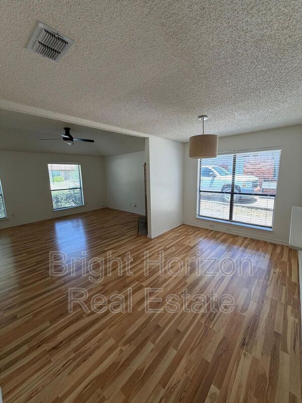 Building Photo - 3006 Post Oak Dr