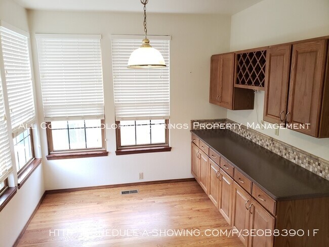 Building Photo - 2570 Stoneridge Dr