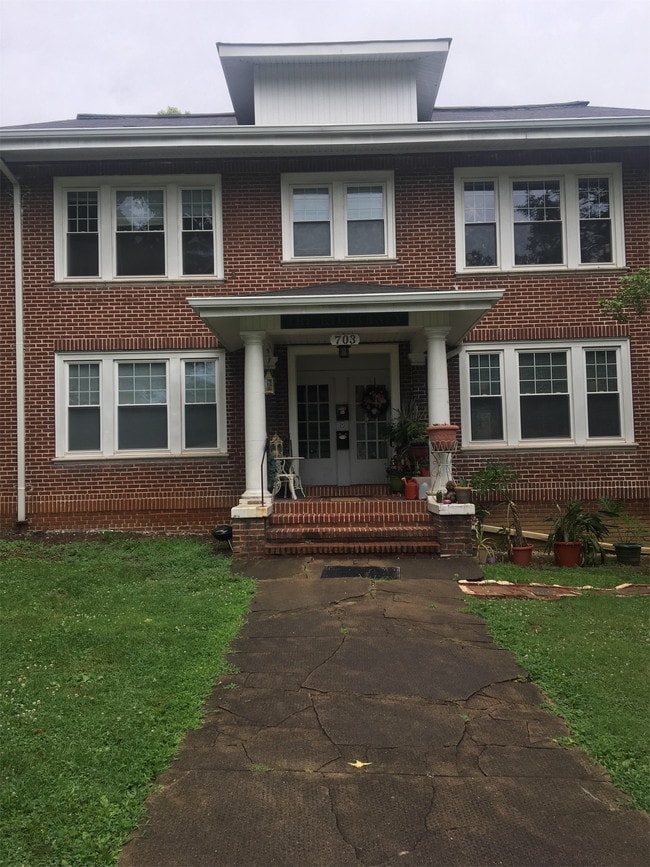 Building Photo - 703 E Watauga Ave