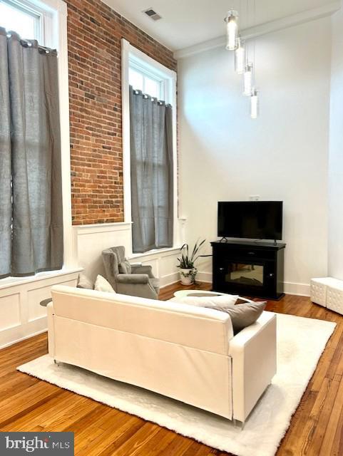 Primary Photo - 171 E Davis St