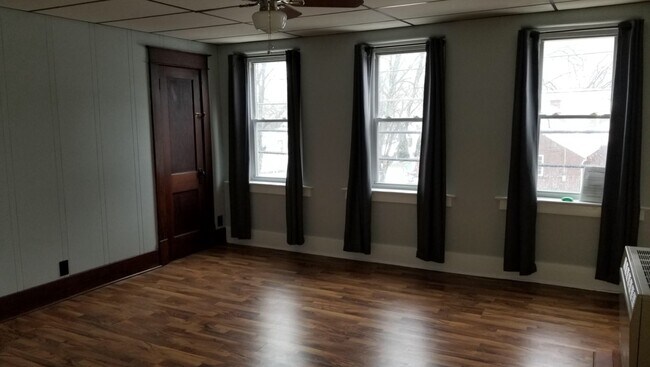 Foto del edificio - 7 Main St