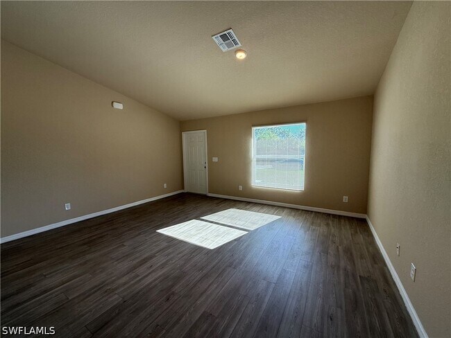 Foto del edificio - 6129 Laurelwood Dr