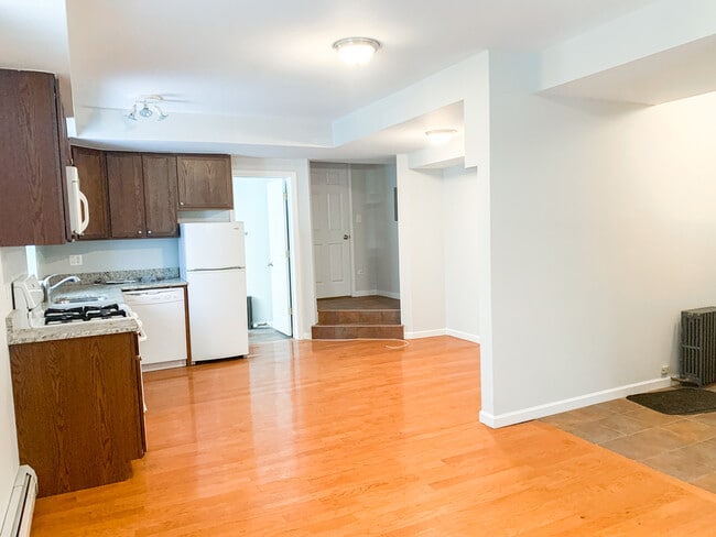 Building Photo - 543 W Fullerton Pkwy