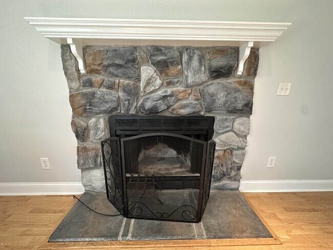 Foto del edificio - 145 Stoney Hill Ln