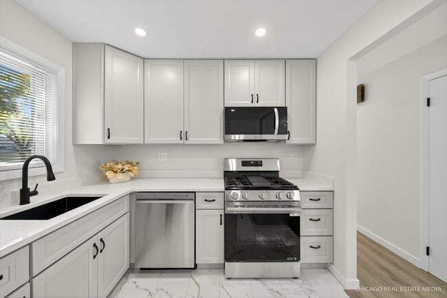 Foto del edificio - 2211 Birchwood Pkwy