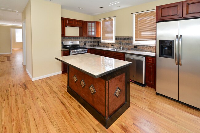 Foto del edificio - 383 Schuyler Ave