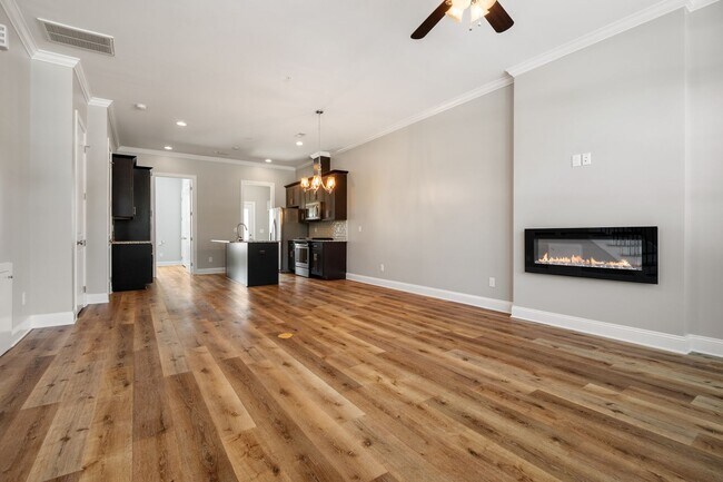 Foto del edificio - Bright & Spacious 4BR/3.5BA Townhome in Wi...