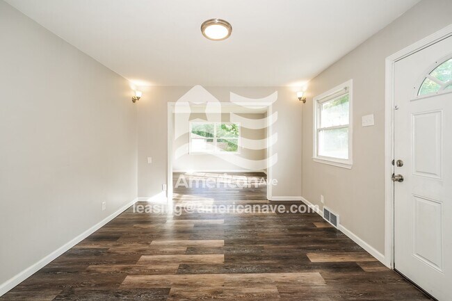 Foto del edificio - 2756 Farmdale Rd