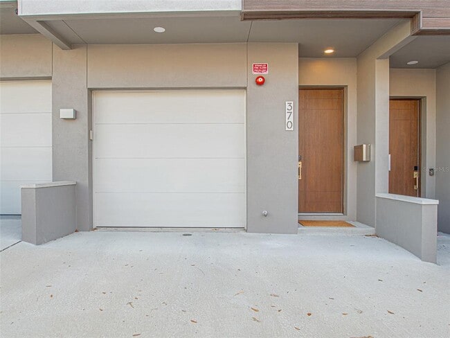 Building Photo - 370 6th St S