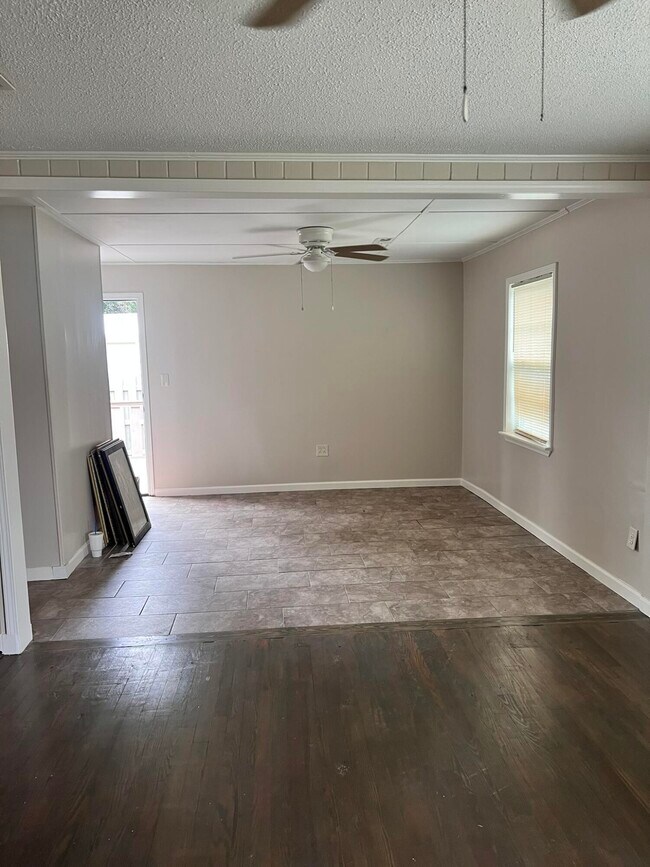 Building Photo - 2361 Susan Dr